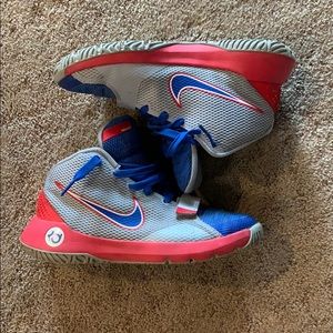 Boys Kevin Durant basketball shoes